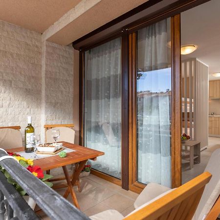 Cozy Apartment In Crikvenica With Kitchen Buitenkant foto