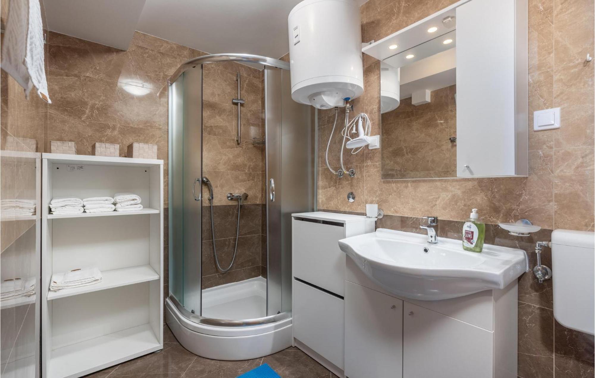 Cozy Apartment In Crikvenica With Kitchen Buitenkant foto