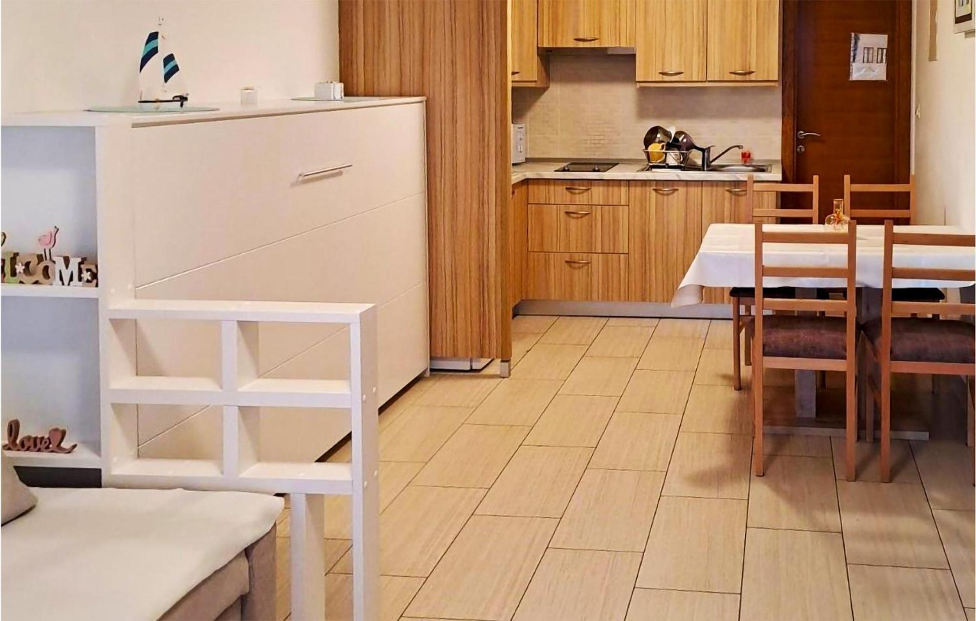 Cozy Apartment In Crikvenica With Kitchen Buitenkant foto