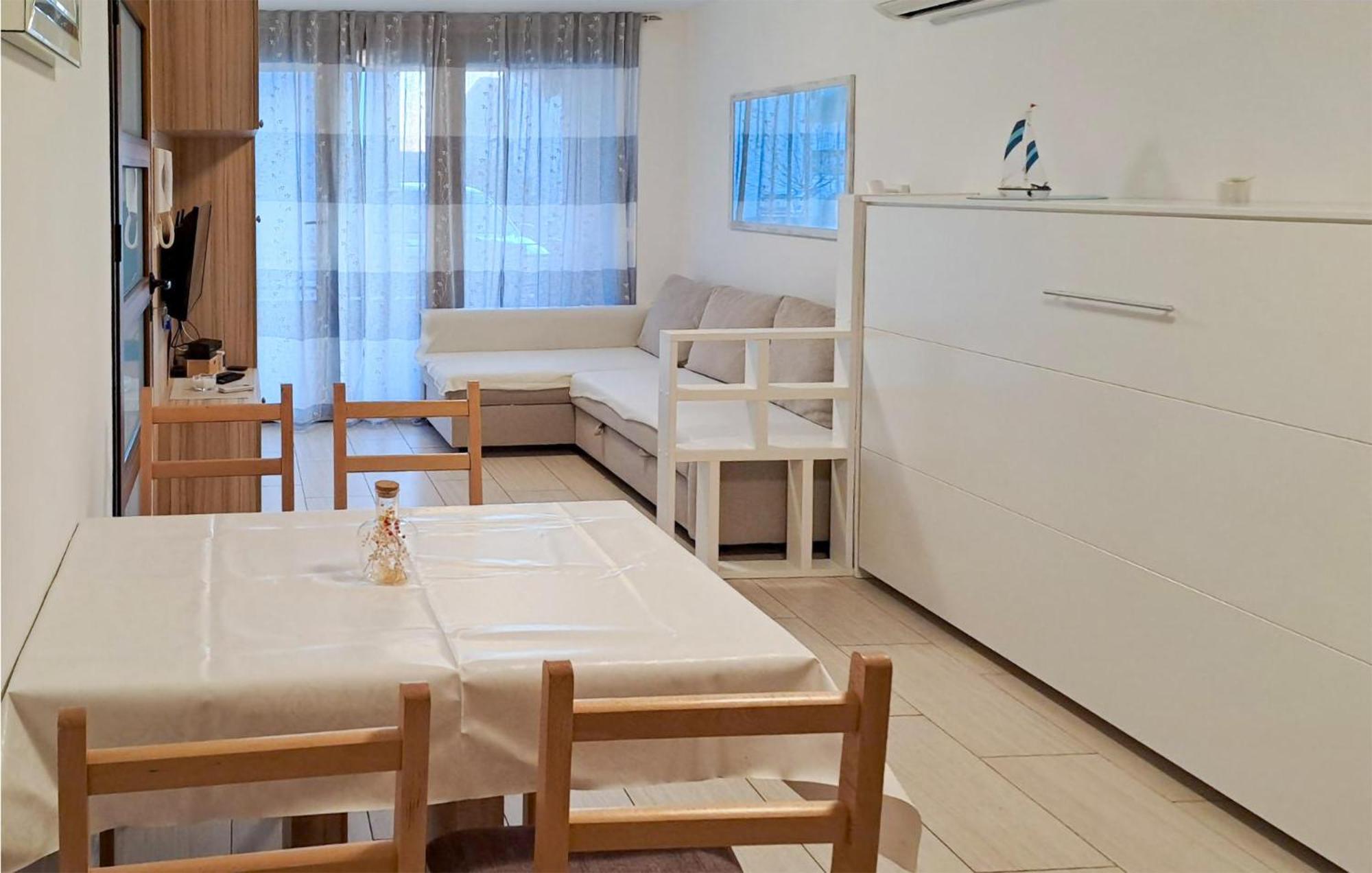 Cozy Apartment In Crikvenica With Kitchen Buitenkant foto