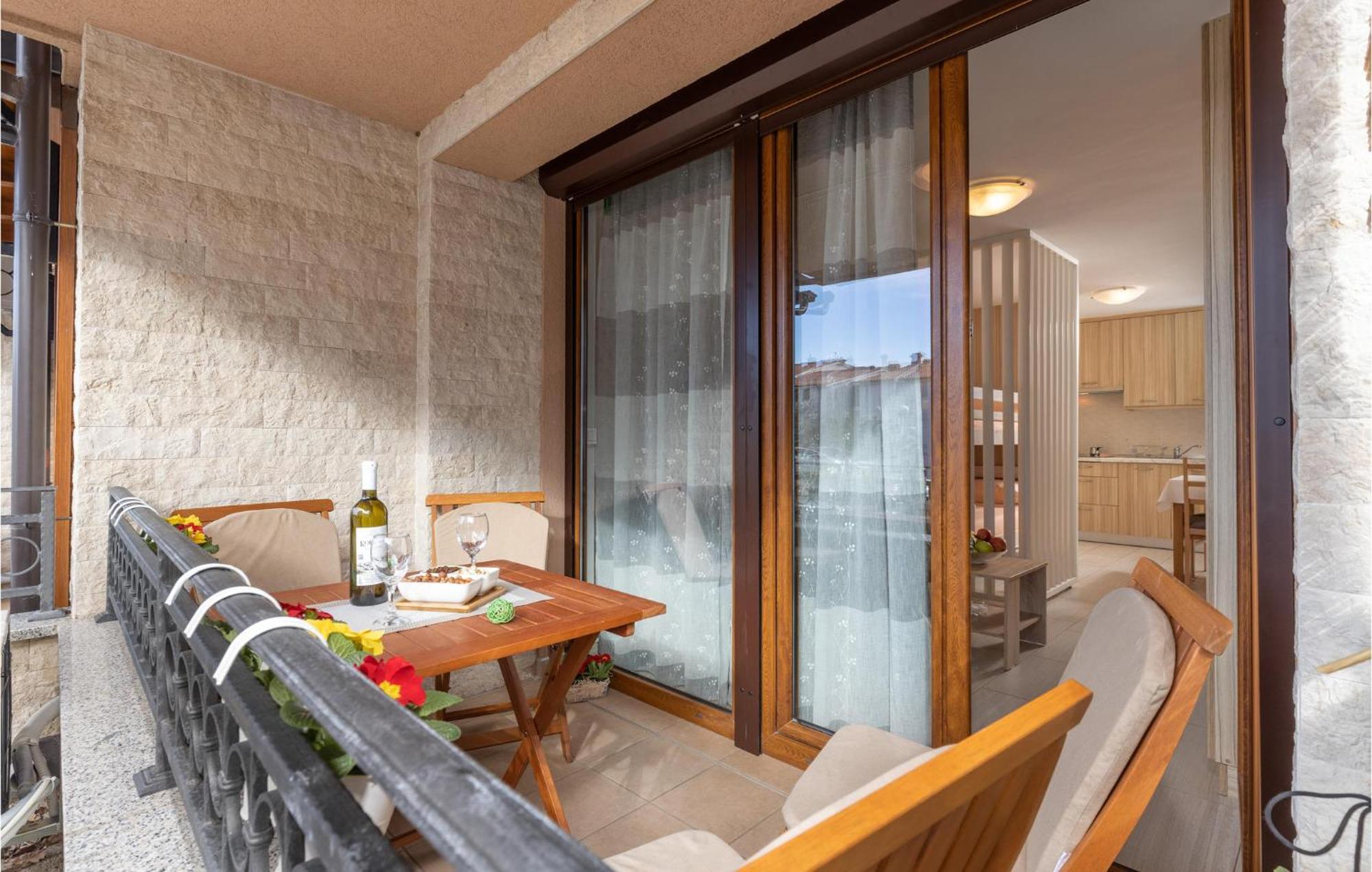 Cozy Apartment In Crikvenica With Kitchen Buitenkant foto